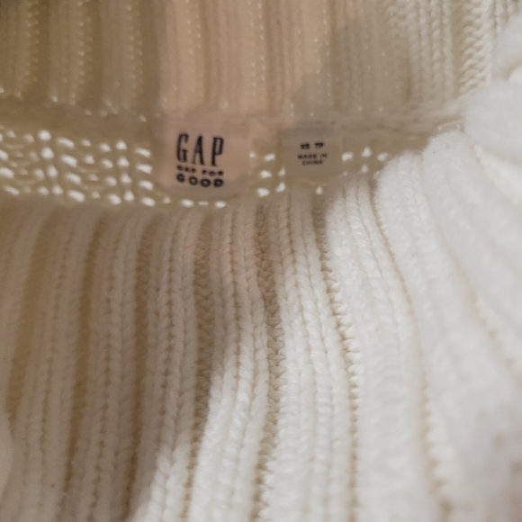 SIZE XS. GAP Cable knit sweater. - Picture 3 of 4